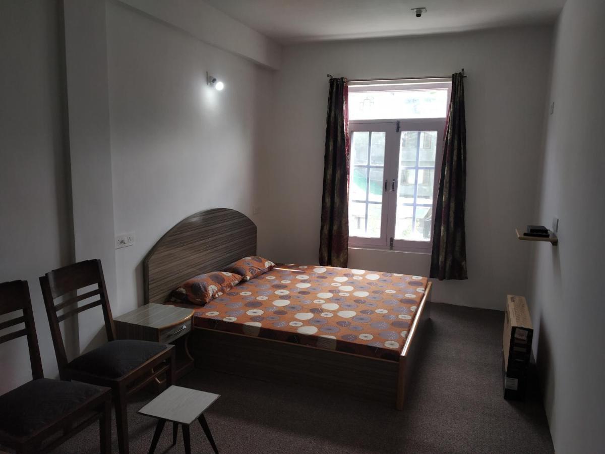 The Ile Hotel ศรีนาการ์ ภายนอก รูปภาพ
